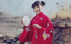 180斤男生摔伤腿体育老师背其去中考